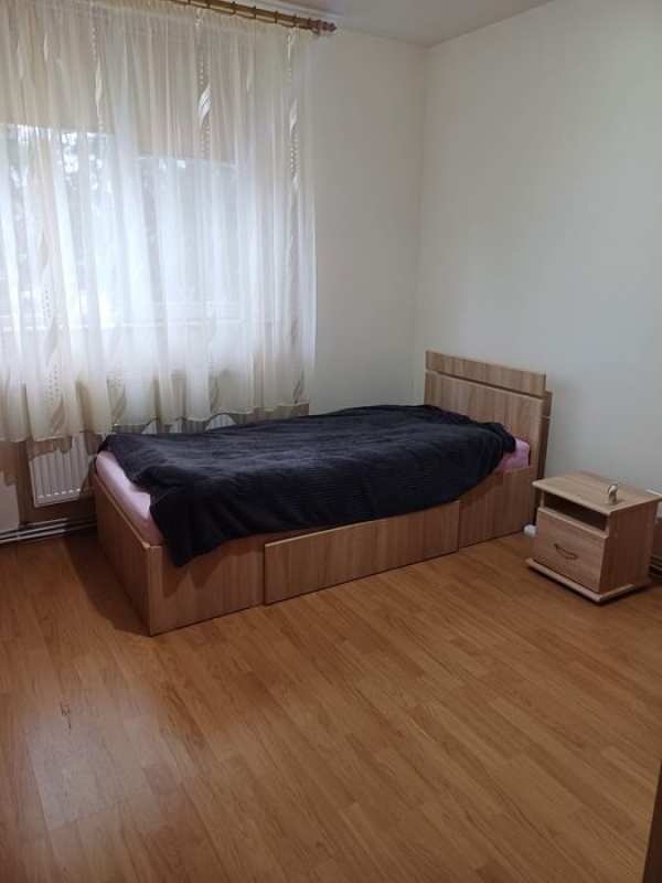 Inchiriez apartament