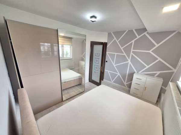 Închiriez apartament 4 camere zona Lama pe termen lung,385 €