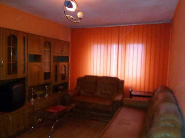 Apartament de închiriat decomandat