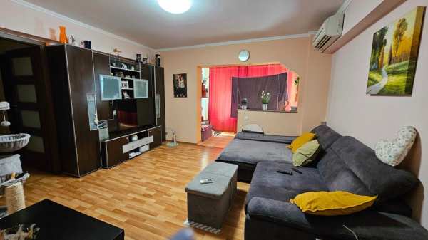 Apartament 4 camere de vanzare