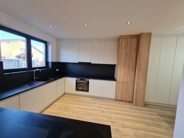 Inchiriez1/2 duplex in mosnita noua