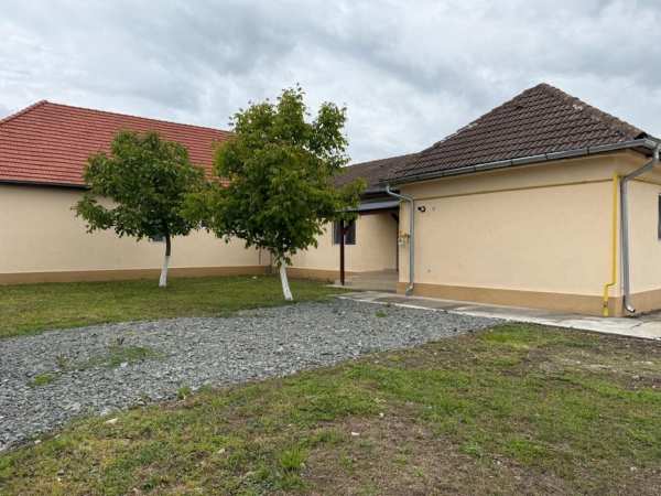Inchiriere/vanzare apartamente cu 3, 4, 5, 6 camere.