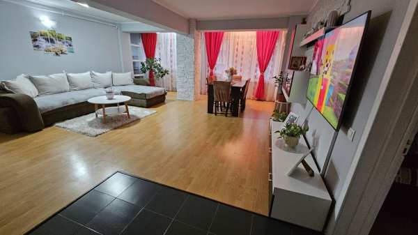 Vand apartament 3 camere