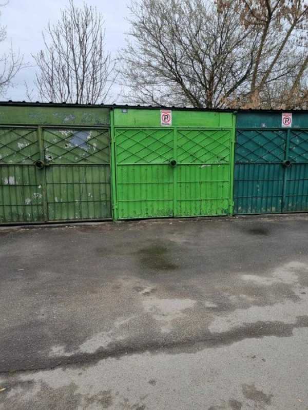 Garaj auto de vânzare – spațiu practic, perfect pentru protecție!