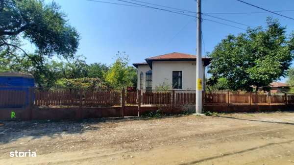 Vanzare casa si teren in oras RĂCARI, jud.Dambovita