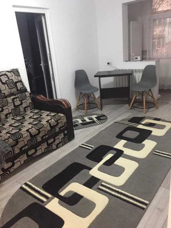Persoana fizica închiriez apartament cu 2 camere, Școala 8