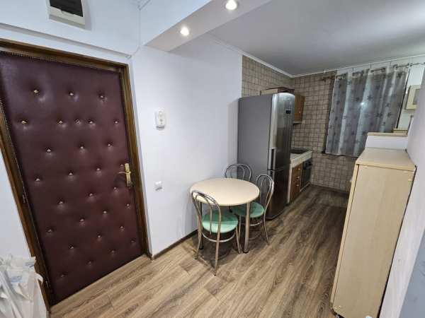 Apartament 3 camere de închiriat