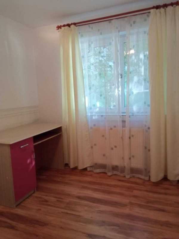 Apartment 3 camere de închiriat