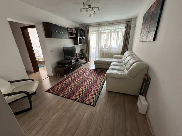 Inchiriez apartament 3 camere