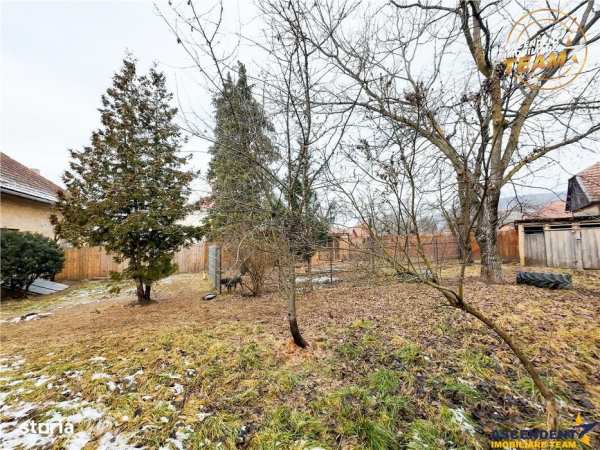 LIVE! Locatie de exceptie,teren generos si spatiu versatil:Casa tradit