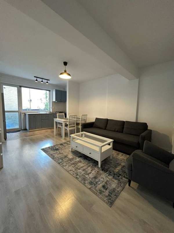 Inchiriere aptm. 2 camere (studio) cu gradina privata - metrou Berceni