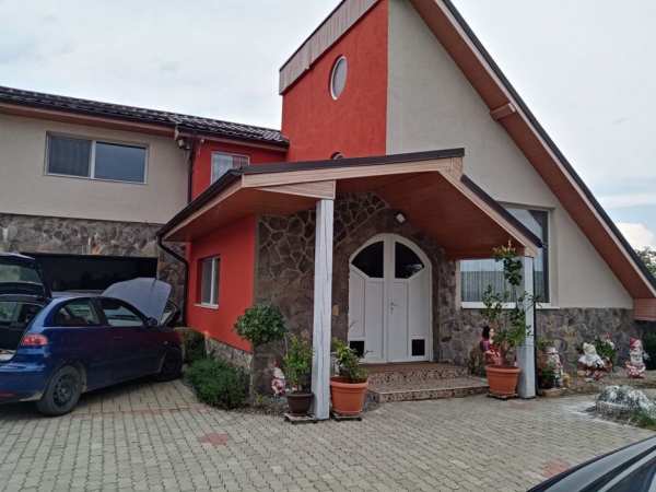 Vila de vanzare in Jucu de Mijloc