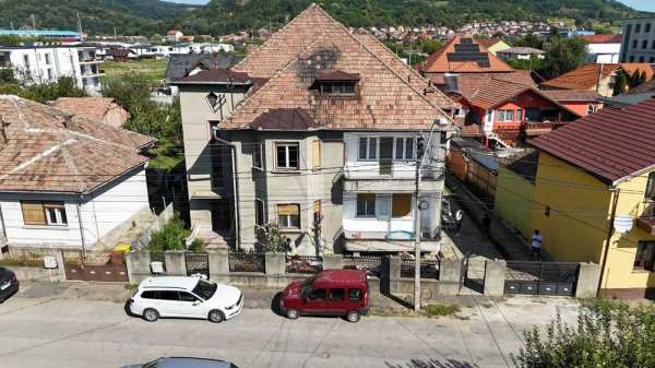 Casa de inchiriat pretabil locuit sau activitate comerciala