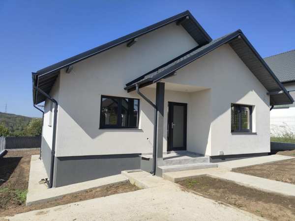 Casa de vanzare in Valea Adanca. (Miroslava)