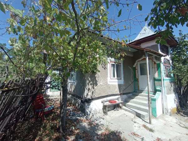 De vânzare Casă bătrânească+Teren