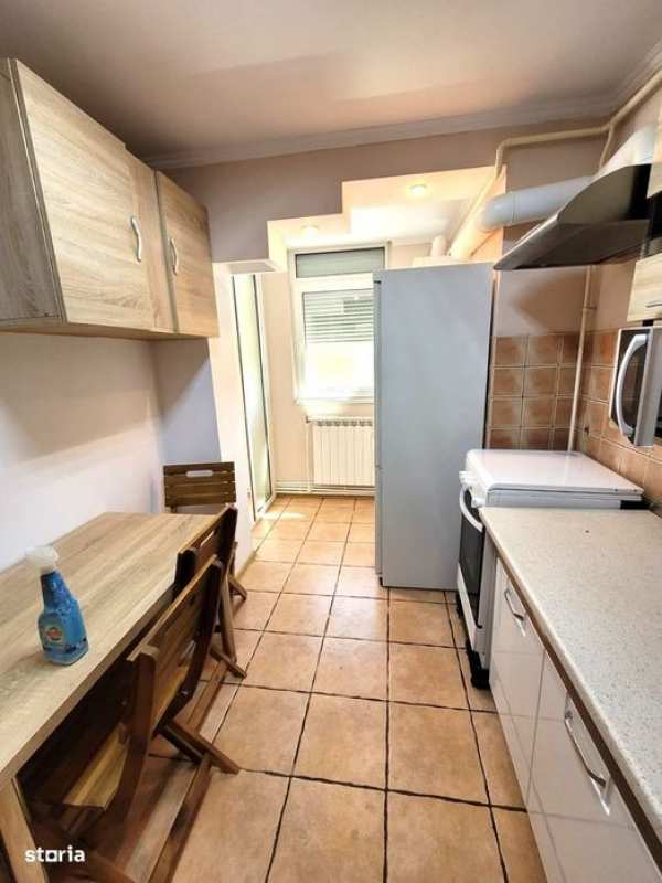 Inchiriere apartament renovat 3 camere semidecomandate etaj 3 Tiglina2