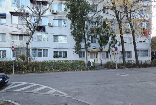 Apartament 3 camere, etaj.1, suprafata 50 mp, anul 1976, zona km4-5.