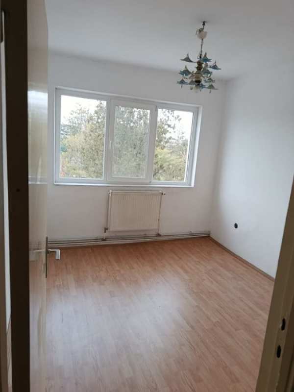 Vând apartament cu 3 camere, ultracentral