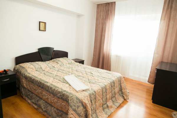 Chirie apartament cu 3 camere.