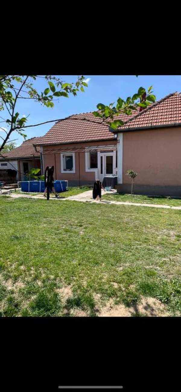 Casă de vânzare în comuna Tulca,9273 mp