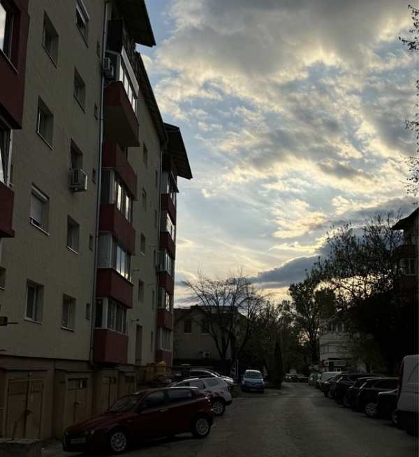 Proprietar inchiriez /apartament cu 3 camere/SimionBarnutiu 370 euro