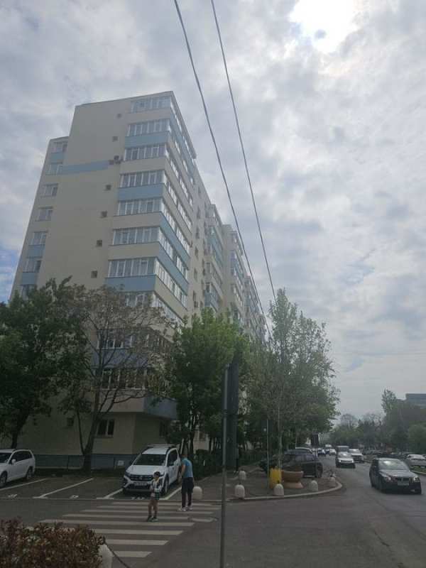 Apartament trei camere Berceni