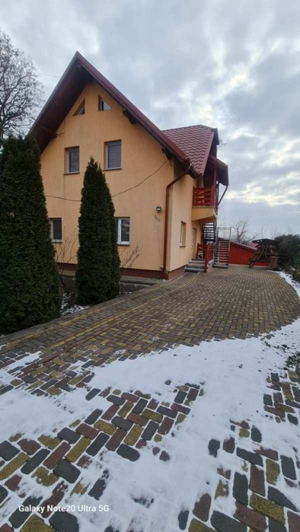 Casă tip vilă de inchiriat