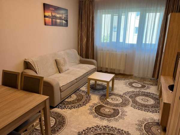 Închiriez apartament cu 2 camere