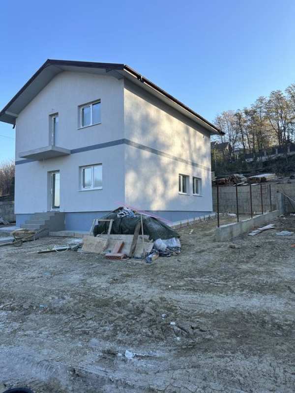 Case vanzare valea lupului