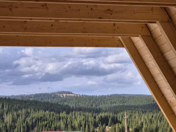 Cabana A-Frame de vânzare – Munții Apuseni, langa lacul Belis