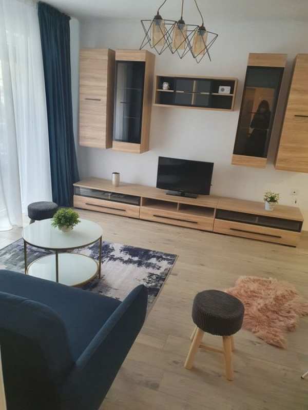 Închiriez apartament 2 camere pe str Horea. Disponibil din 01.05.2025