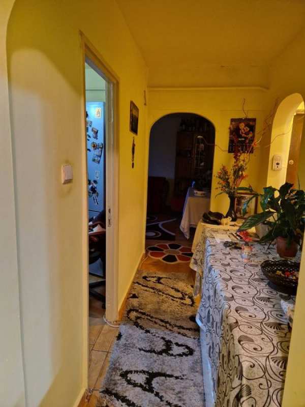 Apartament cu 4 camere de vânzare