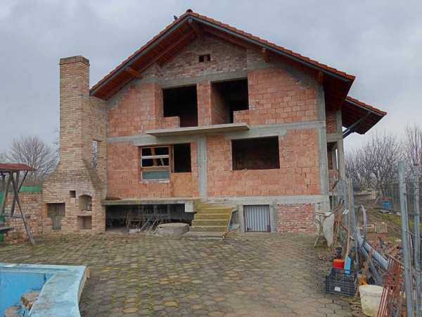 casa in rosu,turda,str campiei 107b