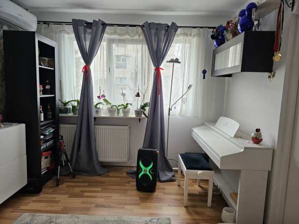2 camere/ aleea Ciucului/ vest