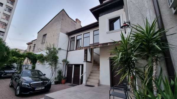 Particular inchiriez  apartament 4 camere, central, Gramont,Parc Carol