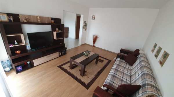 Apartament 3 camere in bloc nou+boxa și loc de parcare
