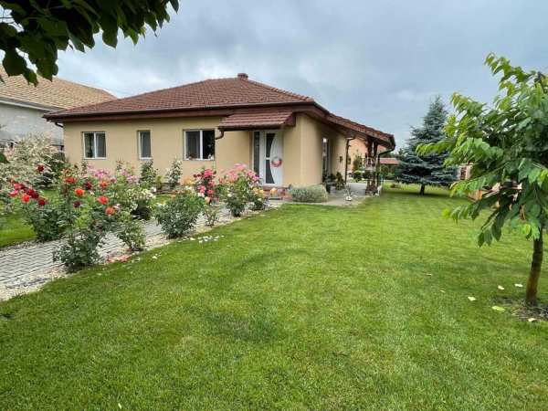 Casa in Paulesti , Str.Brandusei , teren 9,6 ari