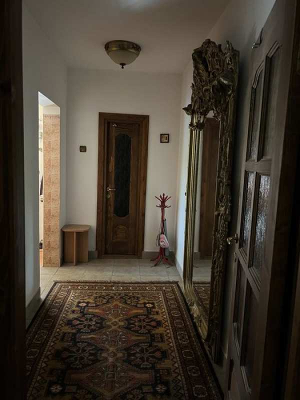 -Casa de vanzare -CENTRU MOINESTI-