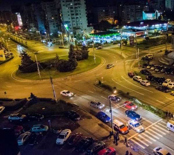 Caut colega apartament, intr-un apartament cu 2 camere decomandat