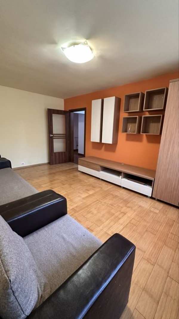 Proprietar dau in chirie apt 4 camere, 82mp, cu loc de parcare