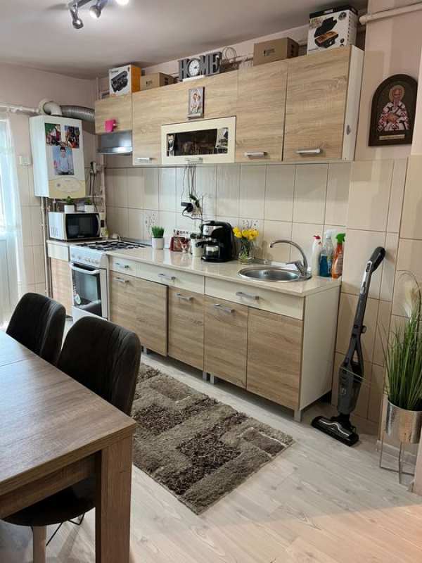 Vând ,apartament /3 dormitoare