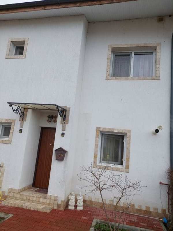 Vând urgent vila!