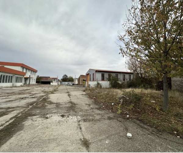Inchiriez spatiu productie 800 mp/birouri/depozitare teren 2650 mp