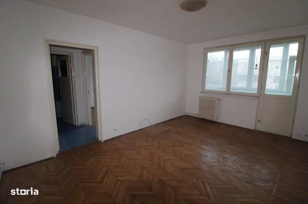 Vând apartament 2 camere în Hunedoara, zona Bld. Dacia-Supeco, etaj 3