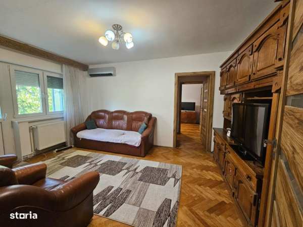 Vand apartament 3 camere. etajul 3, centrala pe gaz,zona bancilor