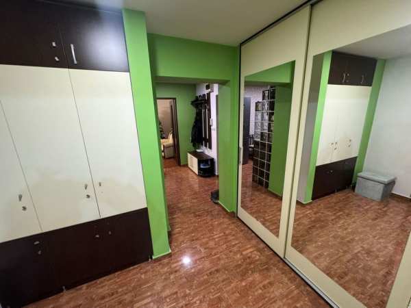 Inchiriez apartament cu 3 camere zona Andrei Muresanu din Bistrita