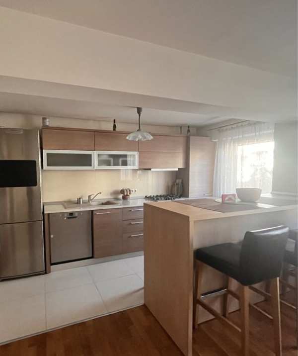 Inchiriez apartament 3 camere, zona Politie