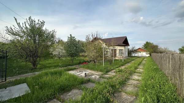 Casa cu teren 1300 mp in localitatea Tatarani, jud Prahova.