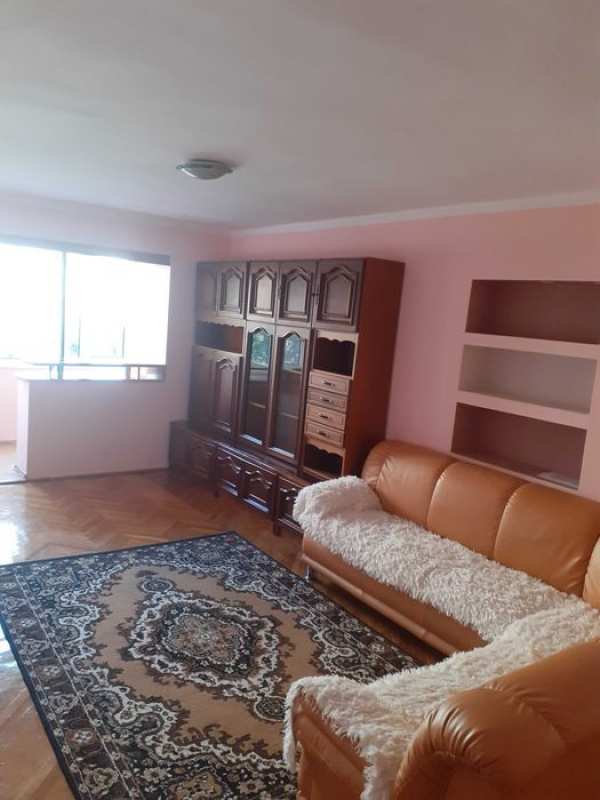Închiriez apartament cu doua camere în Alba Iulia