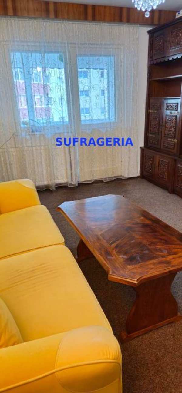Inchiriez apartament cu 3 camere in Brașov